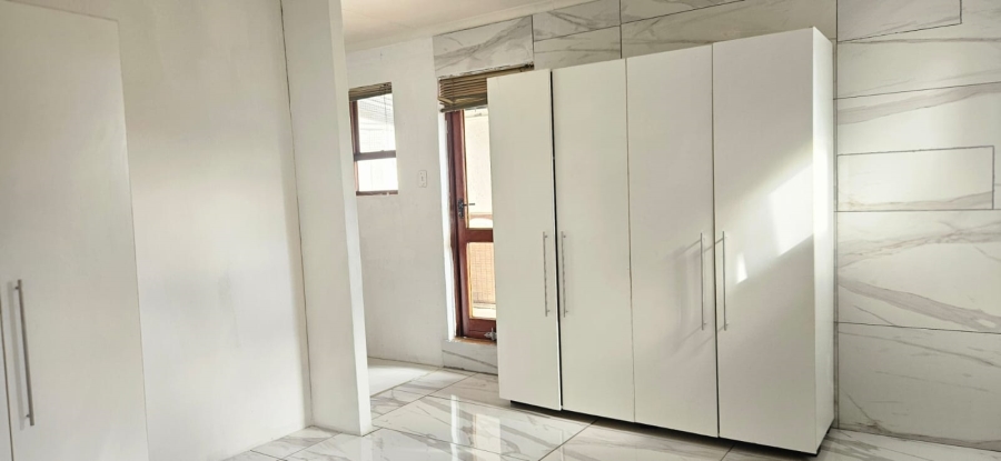2 Bedroom Property for Sale in Bromhof Gauteng