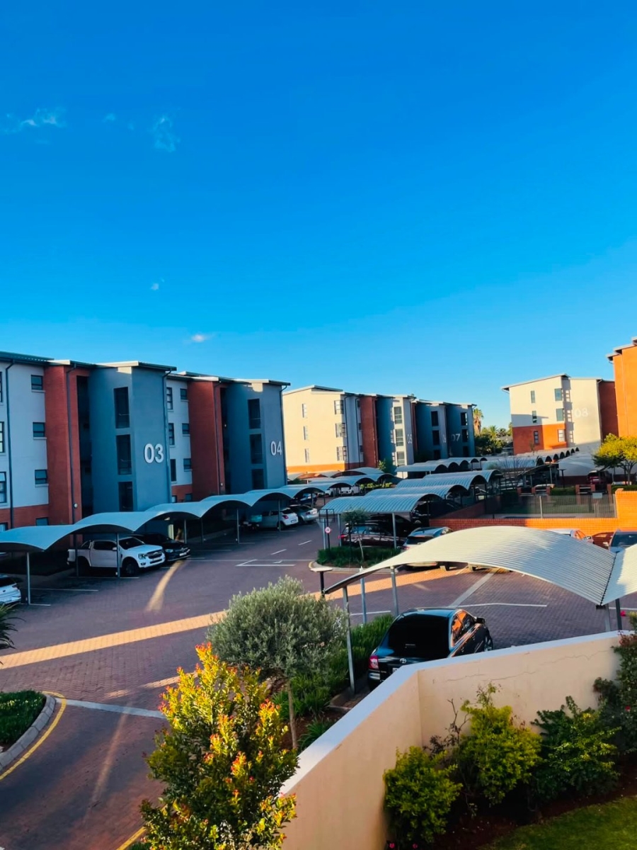 To Let 3 Bedroom Property for Rent in Glen Marais Gauteng