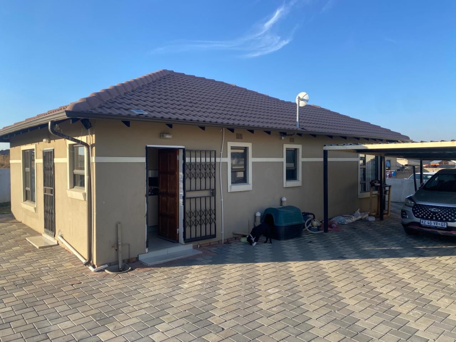 To Let 3 Bedroom Property for Rent in Blue Hills Gauteng