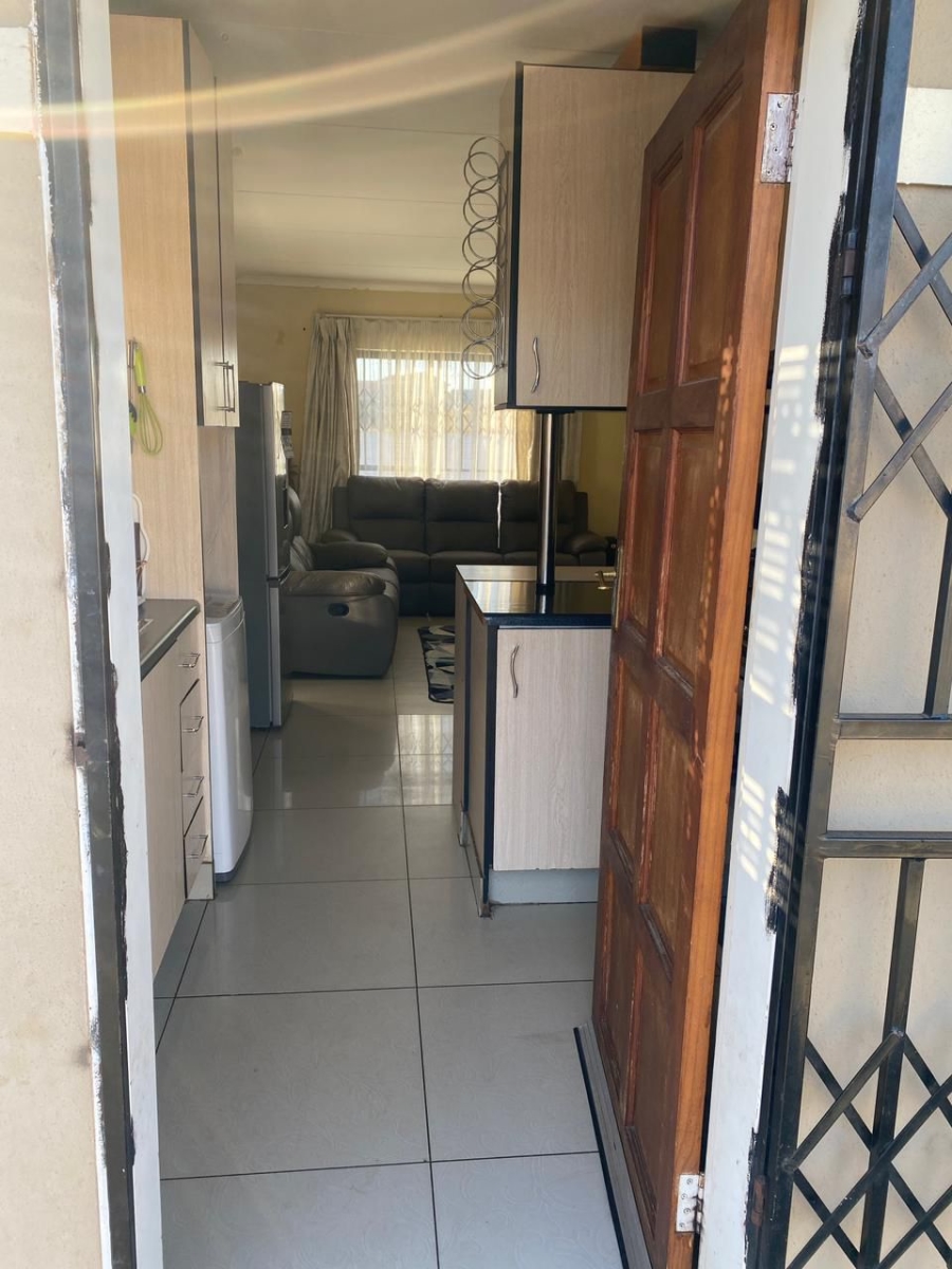 To Let 3 Bedroom Property for Rent in Blue Hills Gauteng