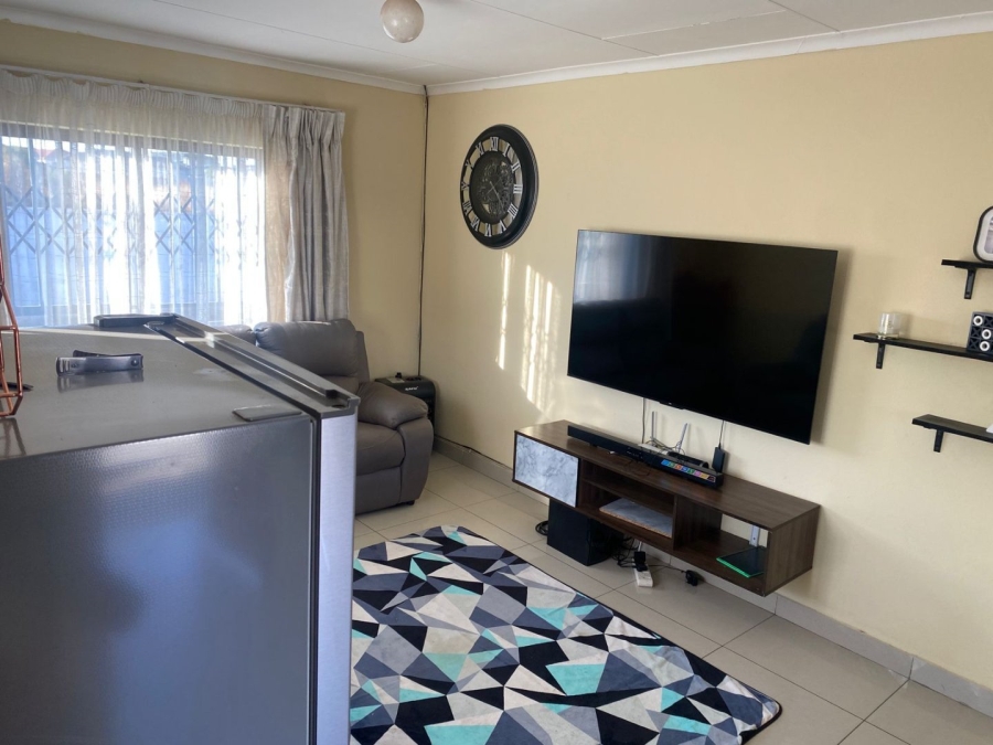 To Let 3 Bedroom Property for Rent in Blue Hills Gauteng