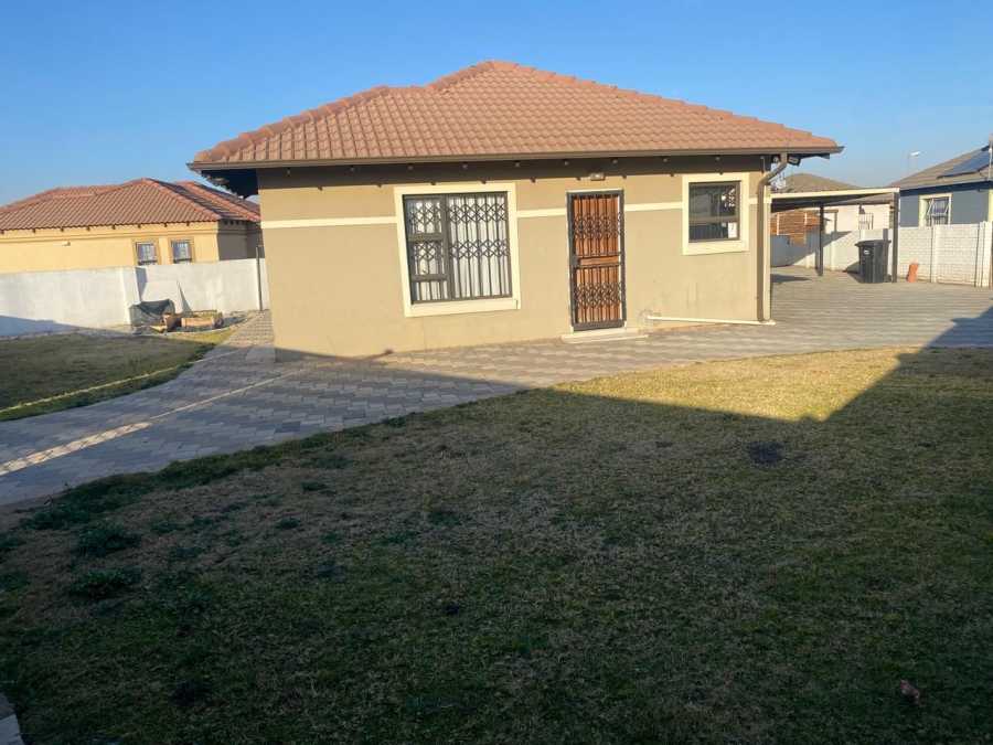 To Let 3 Bedroom Property for Rent in Blue Hills Gauteng