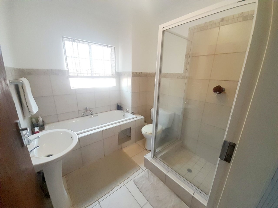 2 Bedroom Property for Sale in The Reeds Gauteng