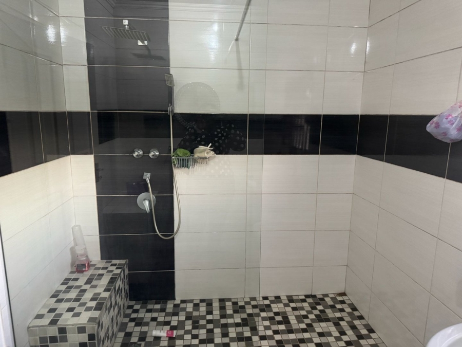 4 Bedroom Property for Sale in Lenasia South Gauteng