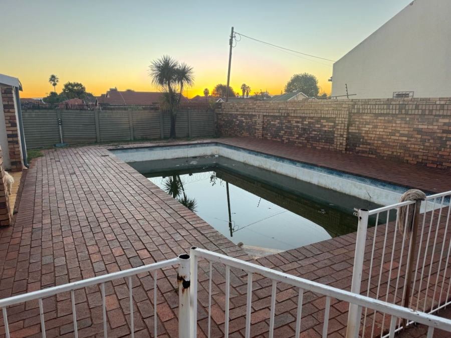4 Bedroom Property for Sale in Lenasia South Gauteng