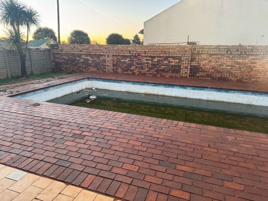 4 Bedroom Property for Sale in Lenasia South Gauteng