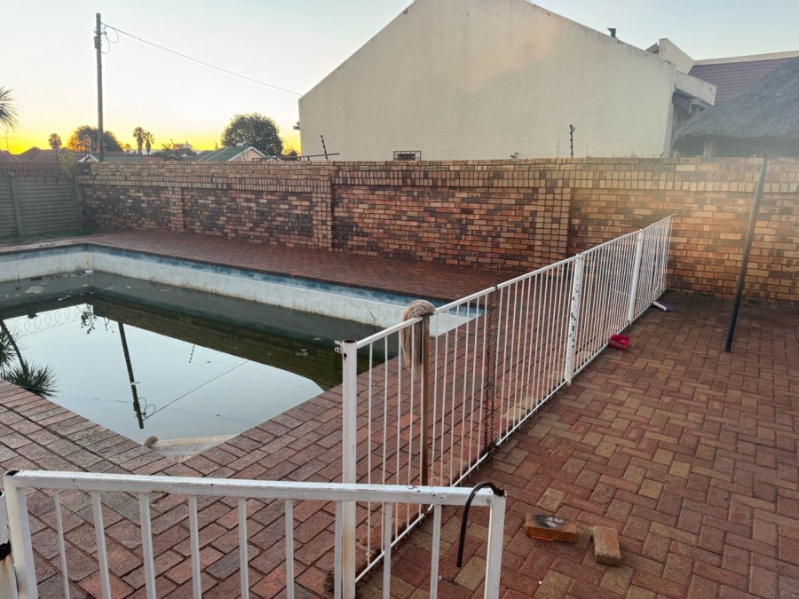 4 Bedroom Property for Sale in Lenasia South Gauteng