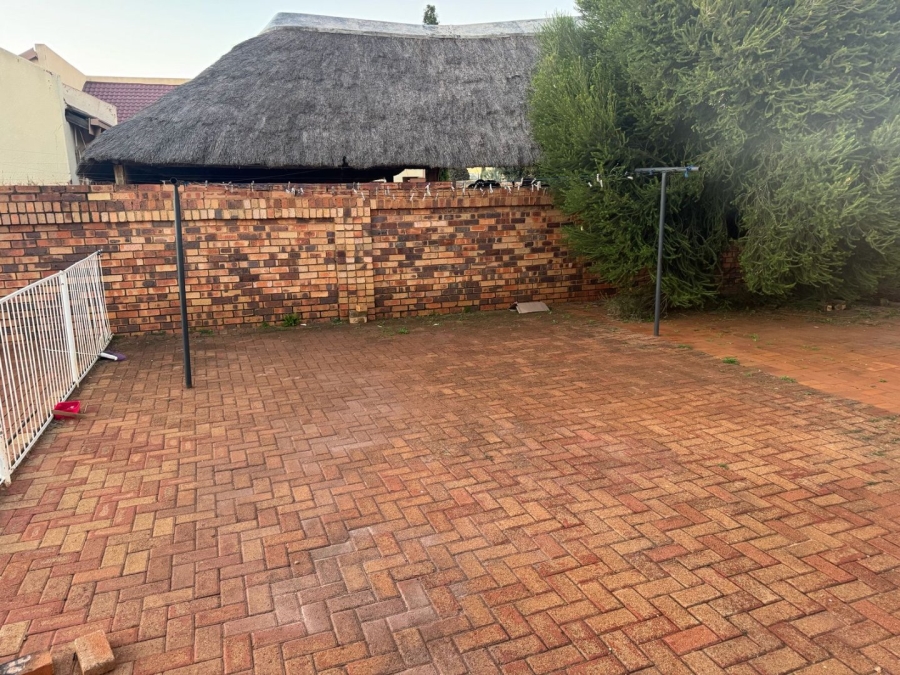 4 Bedroom Property for Sale in Lenasia South Gauteng