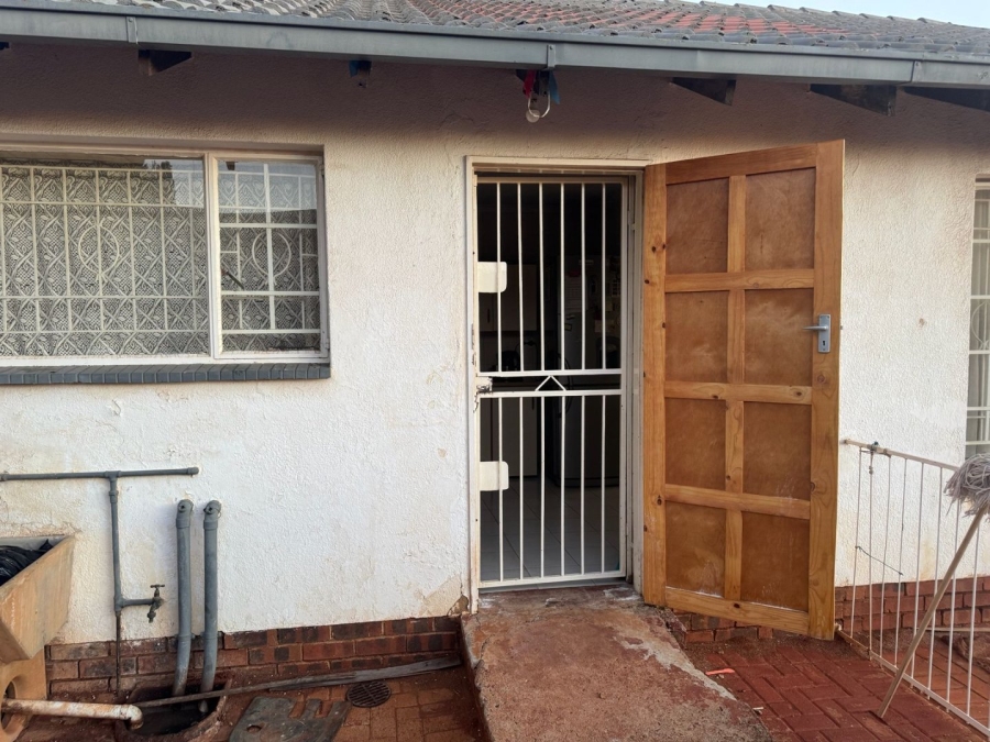 4 Bedroom Property for Sale in Lenasia South Gauteng