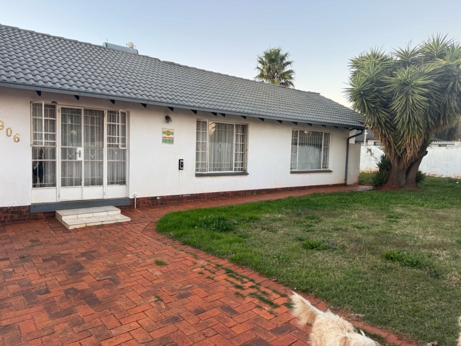 4 Bedroom Property for Sale in Lenasia South Gauteng