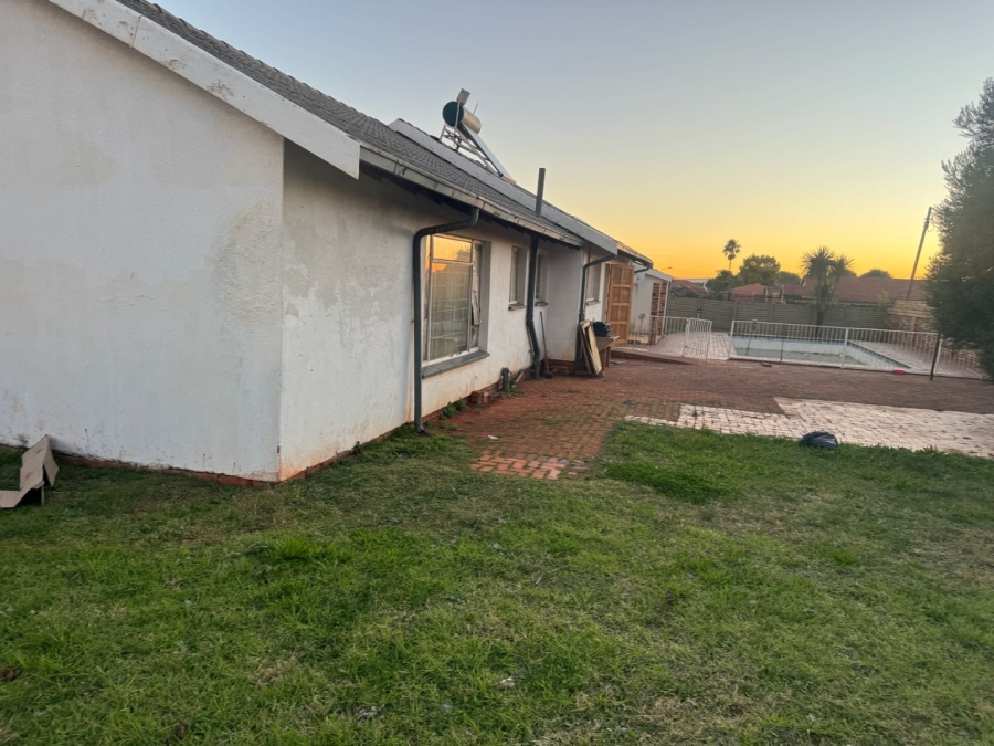 4 Bedroom Property for Sale in Lenasia South Gauteng