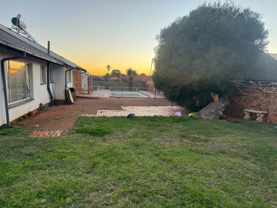 4 Bedroom Property for Sale in Lenasia South Gauteng