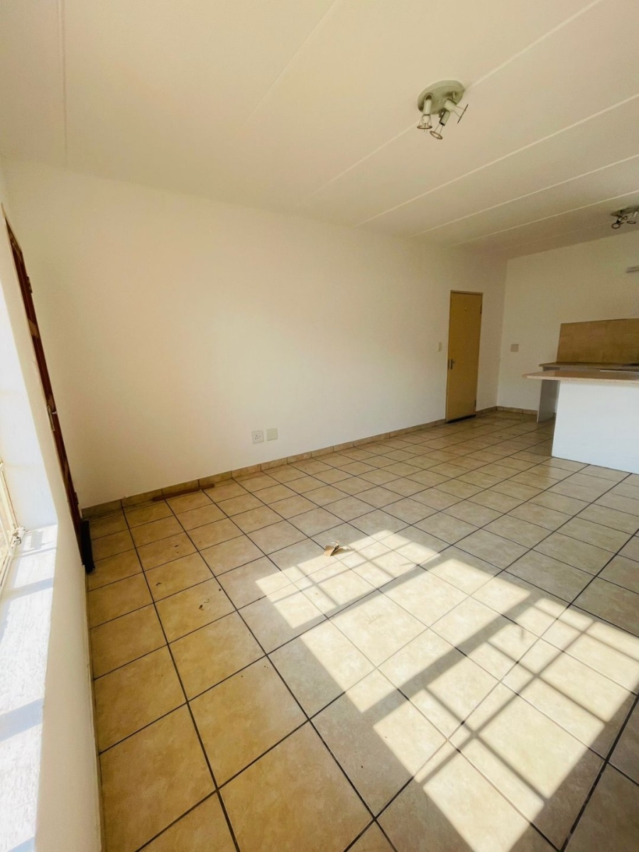 To Let 2 Bedroom Property for Rent in Chloorkop Gauteng