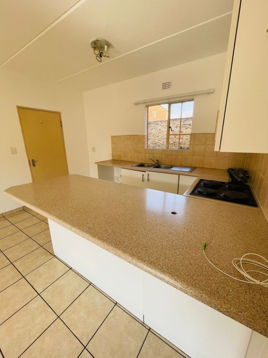 To Let 2 Bedroom Property for Rent in Chloorkop Gauteng