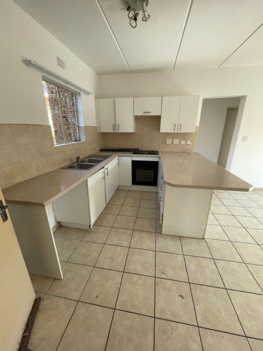 To Let 2 Bedroom Property for Rent in Chloorkop Gauteng