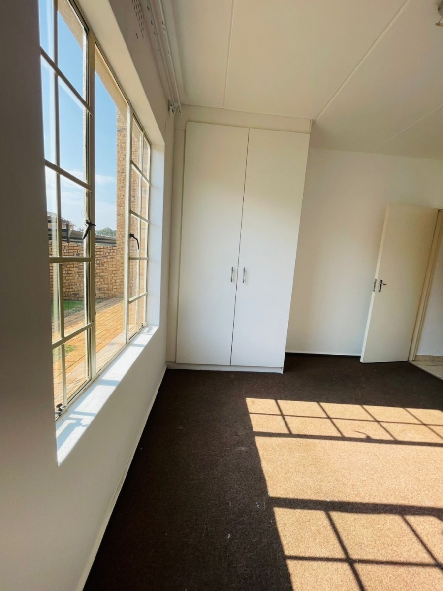 To Let 2 Bedroom Property for Rent in Chloorkop Gauteng
