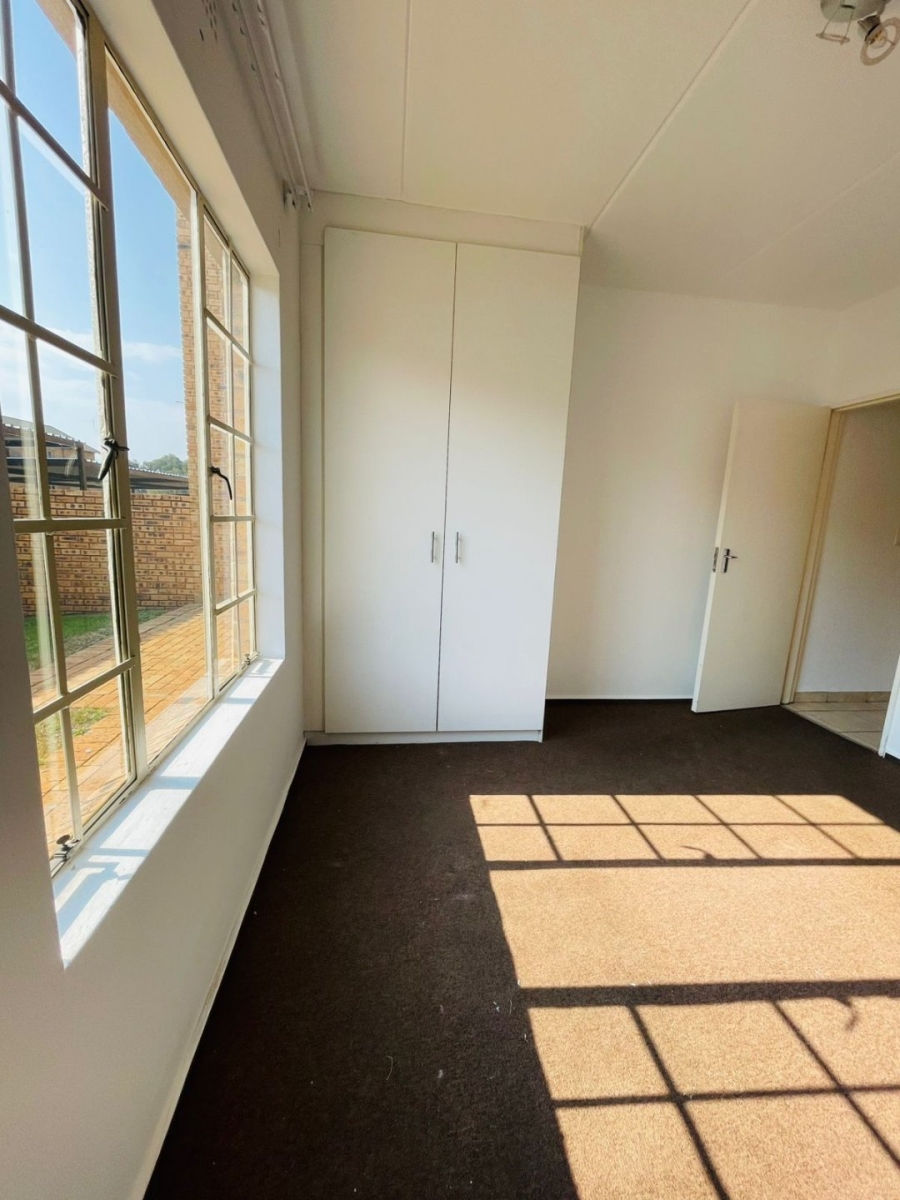 To Let 2 Bedroom Property for Rent in Chloorkop Gauteng