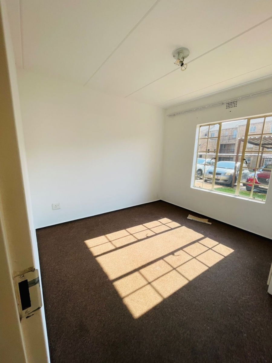 To Let 2 Bedroom Property for Rent in Chloorkop Gauteng