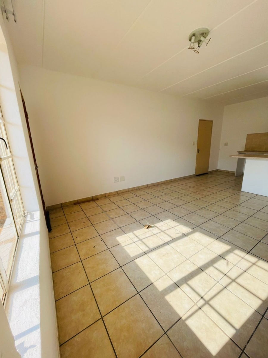 To Let 2 Bedroom Property for Rent in Chloorkop Gauteng