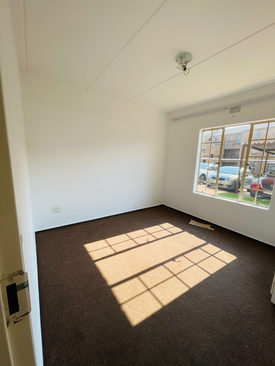 To Let 2 Bedroom Property for Rent in Chloorkop Gauteng