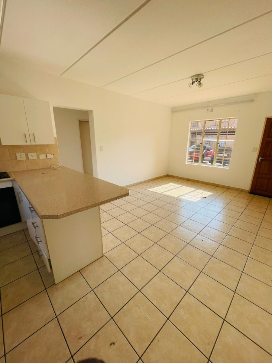 To Let 2 Bedroom Property for Rent in Chloorkop Gauteng
