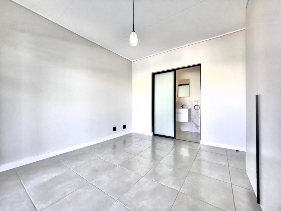 To Let 3 Bedroom Property for Rent in Waterfall Gauteng