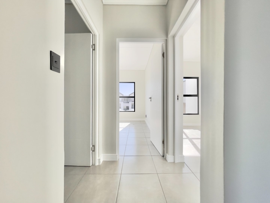To Let 3 Bedroom Property for Rent in Waterfall Gauteng