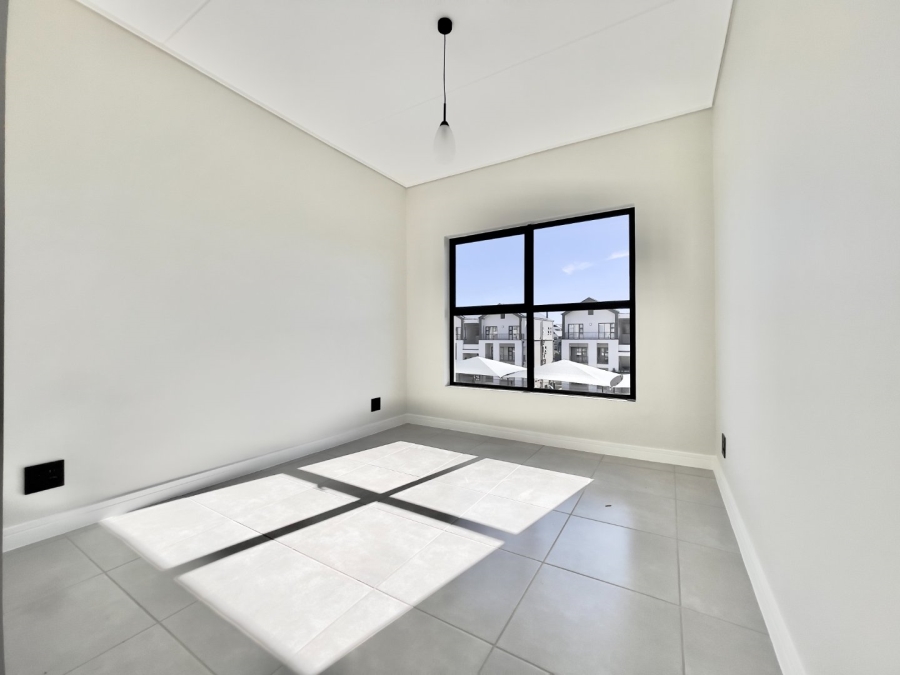 To Let 3 Bedroom Property for Rent in Waterfall Gauteng