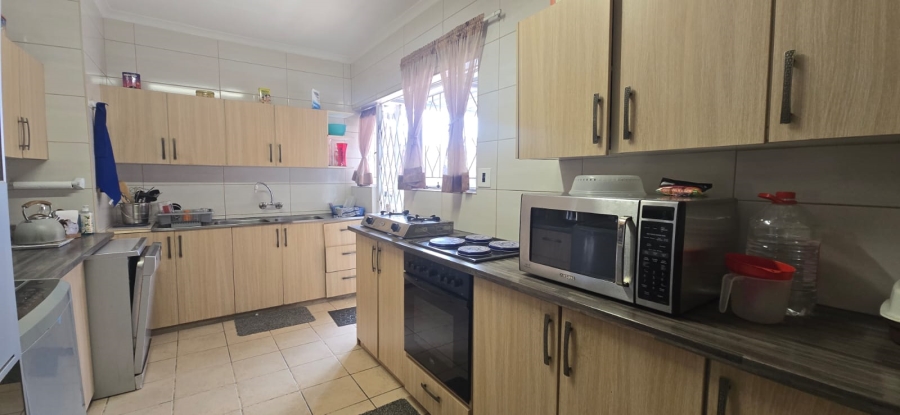 3 Bedroom Property for Sale in Brackendowns Gauteng