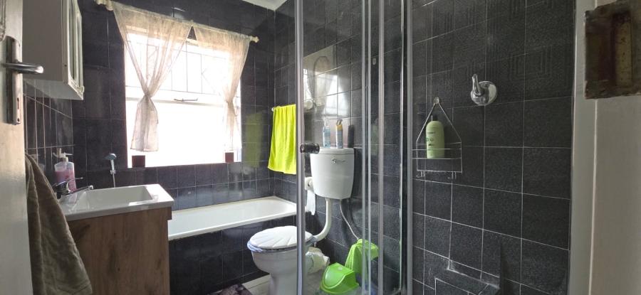 3 Bedroom Property for Sale in Brackendowns Gauteng