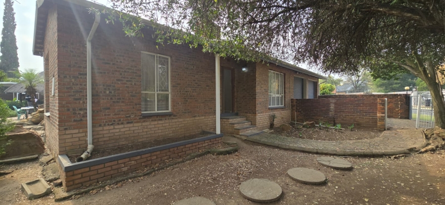 3 Bedroom Property for Sale in Brackendowns Gauteng