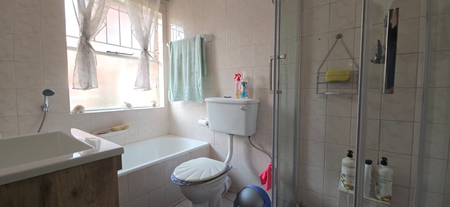 3 Bedroom Property for Sale in Brackendowns Gauteng