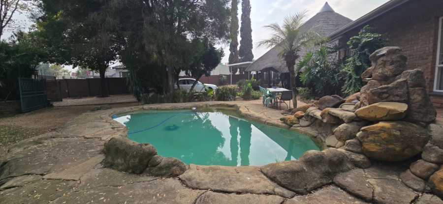 3 Bedroom Property for Sale in Brackendowns Gauteng