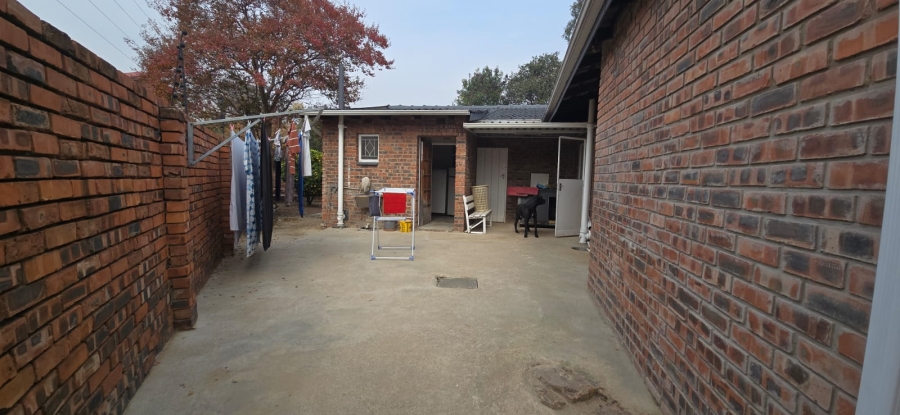 3 Bedroom Property for Sale in Brackendowns Gauteng