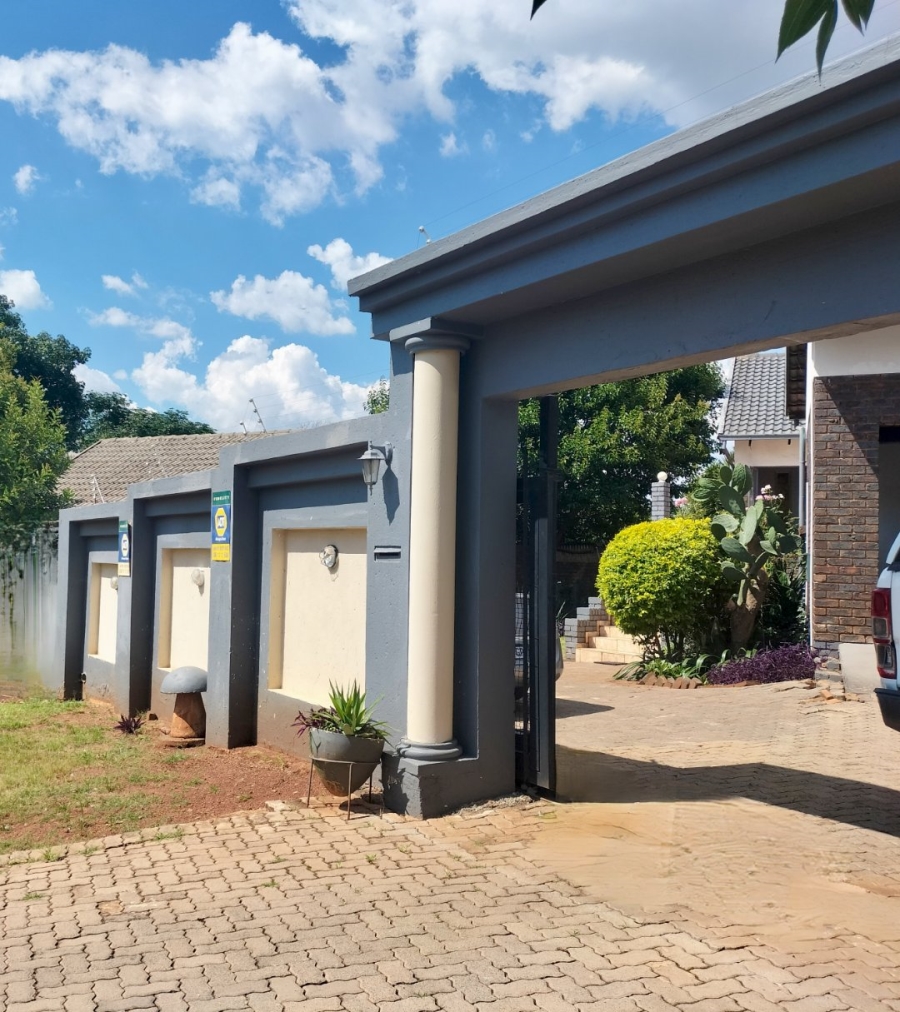 4 Bedroom Property for Sale in Bronberrick Gauteng
