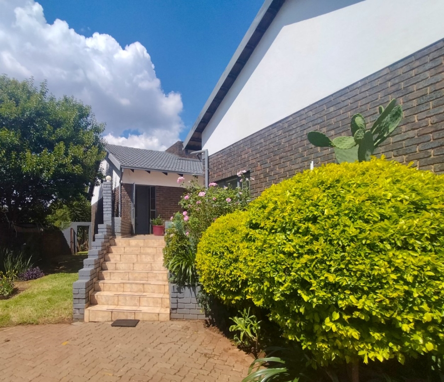4 Bedroom Property for Sale in Bronberrick Gauteng