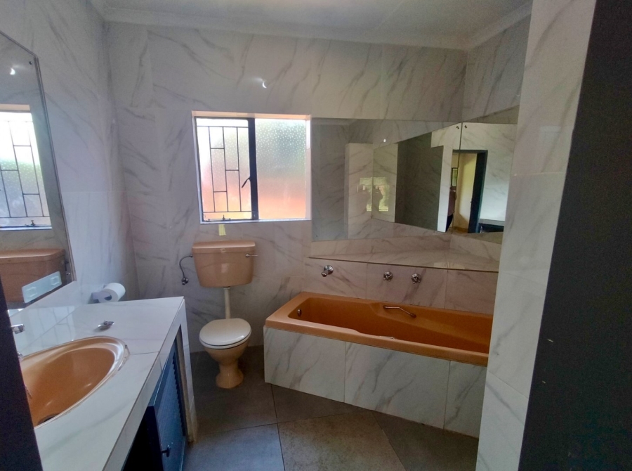 4 Bedroom Property for Sale in Bronberrick Gauteng