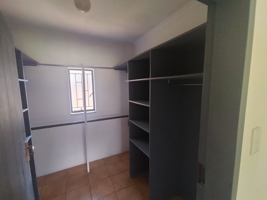 4 Bedroom Property for Sale in Bronberrick Gauteng
