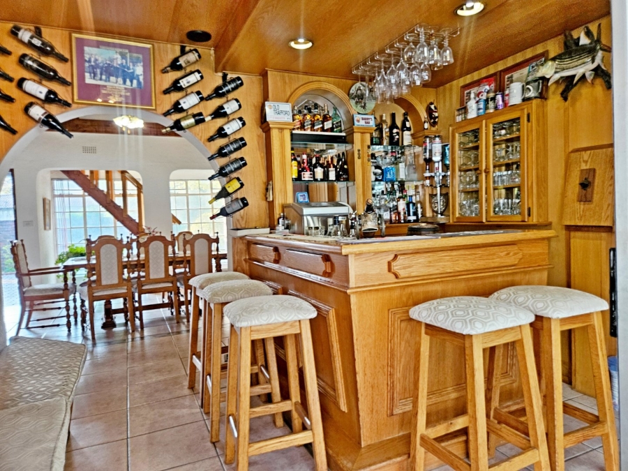 4 Bedroom Property for Sale in Van Riebeeck Park Gauteng
