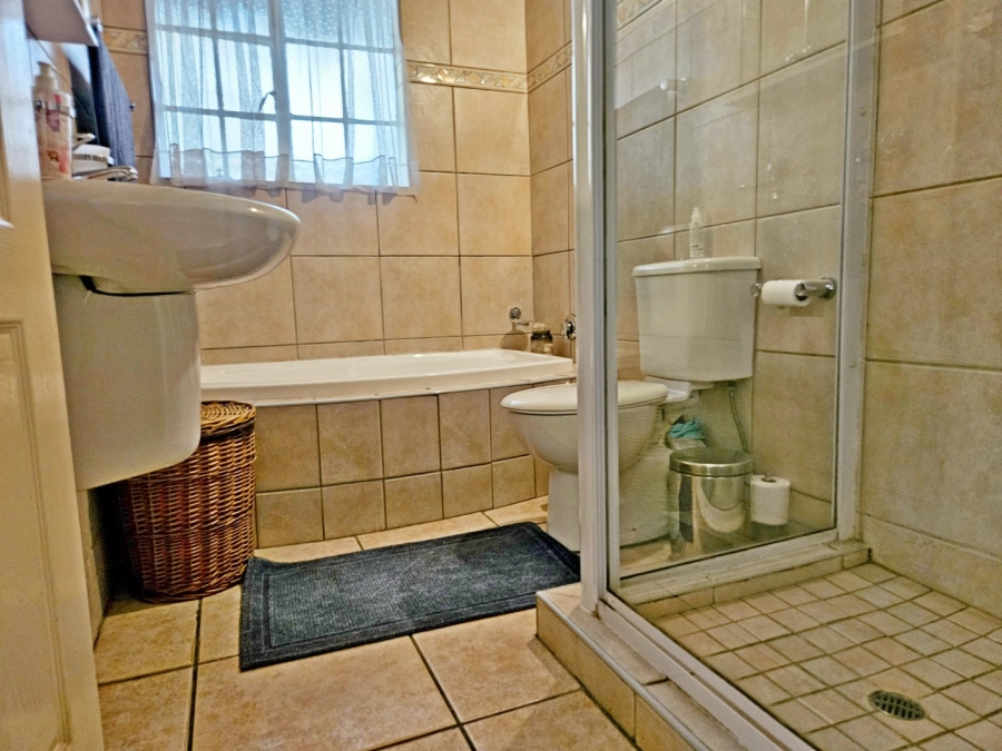 4 Bedroom Property for Sale in Van Riebeeck Park Gauteng