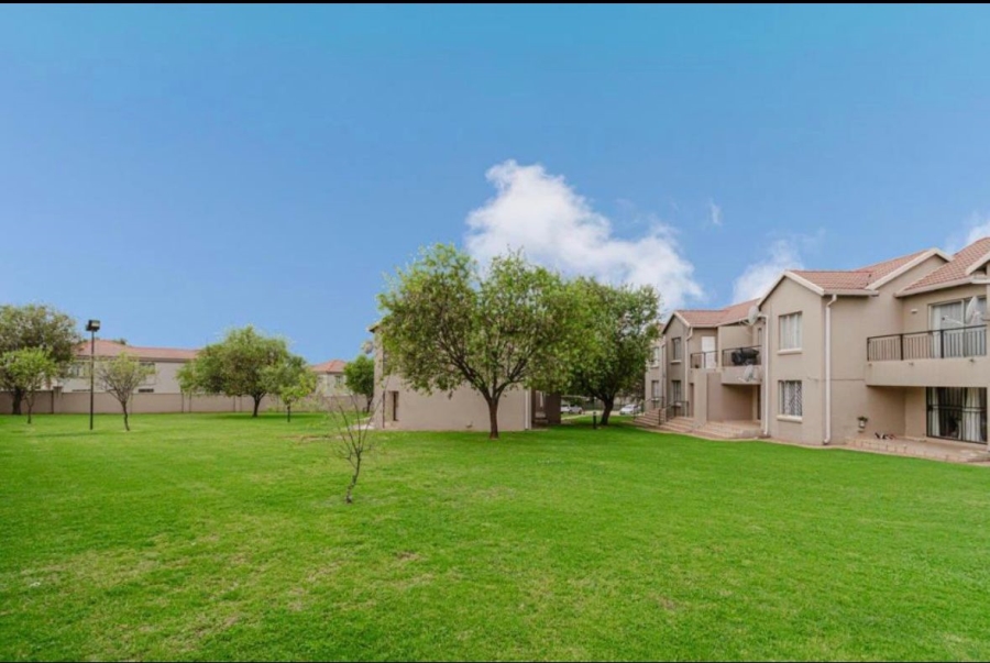 1 Bedroom Property for Sale in Willowbrook Gauteng
