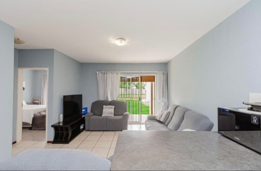 1 Bedroom Property for Sale in Willowbrook Gauteng