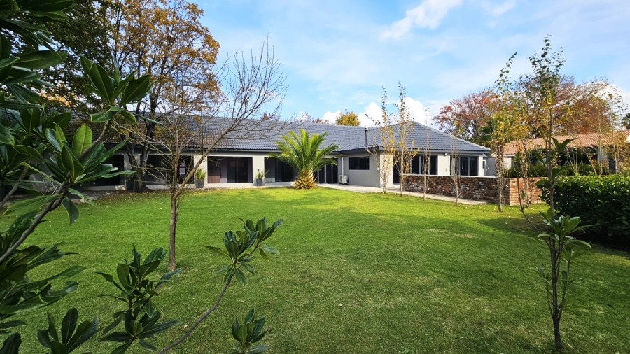 5 Bedroom Property for Sale in Three Rivers Proper Gauteng