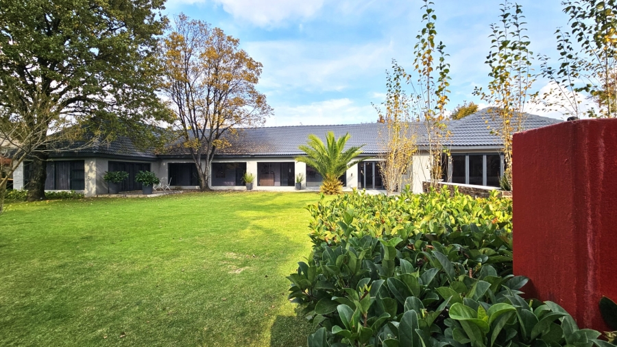 5 Bedroom Property for Sale in Three Rivers Proper Gauteng
