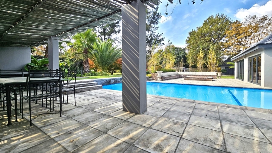 5 Bedroom Property for Sale in Three Rivers Proper Gauteng