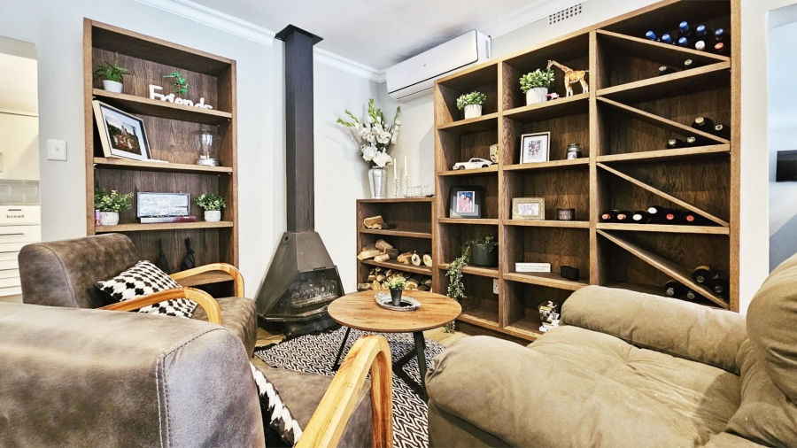 5 Bedroom Property for Sale in Three Rivers Proper Gauteng