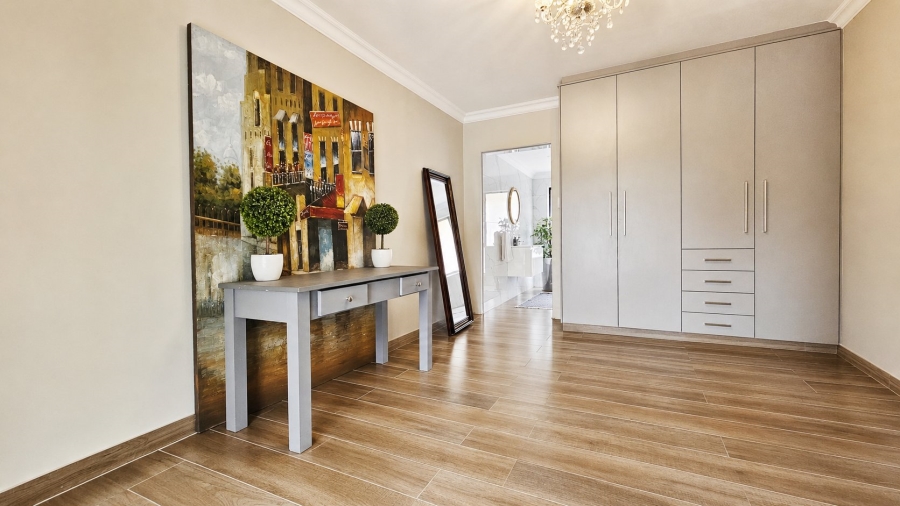 5 Bedroom Property for Sale in Three Rivers Proper Gauteng