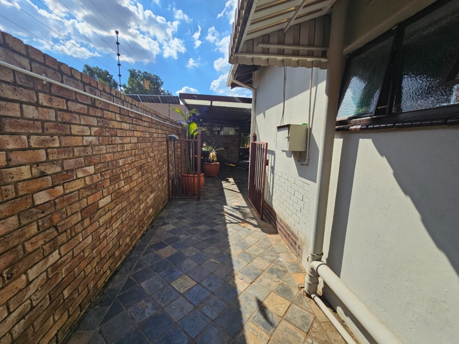6 Bedroom Property for Sale in Pretoria Gardens Gauteng