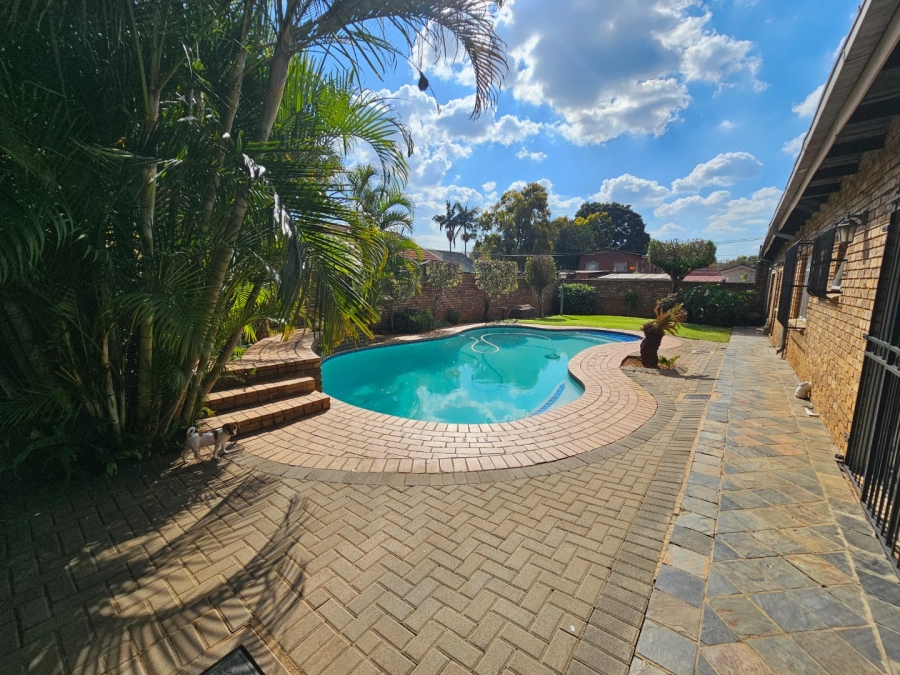 6 Bedroom Property for Sale in Pretoria Gardens Gauteng