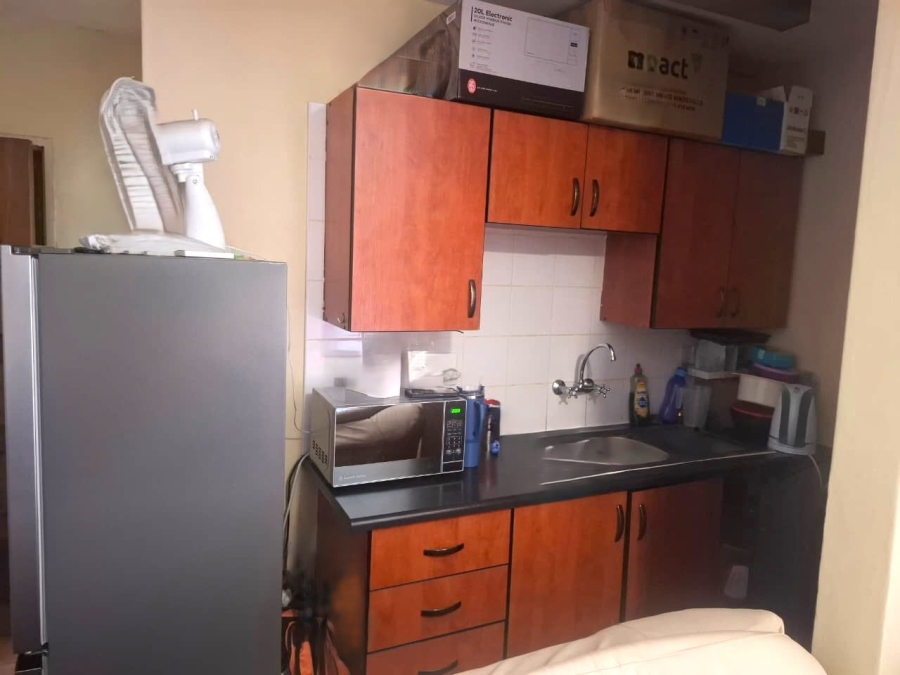 To Let 1 Bedroom Property for Rent in Riviera Gauteng
